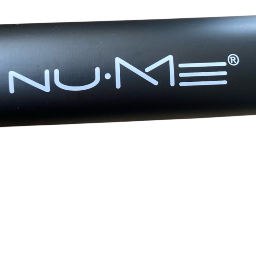 NuMe Fresh N' Fab Dry Shampoo in Black Large Size - Picture 3 of 5